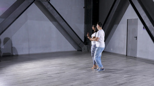 专业舞者排练和跳舞20秒视频