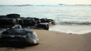 夏威夷考艾岛海滩上的岩石15秒视频