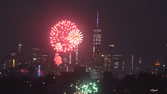 纽约独立日落岛曼哈顿Manhattan上空的烟火视频