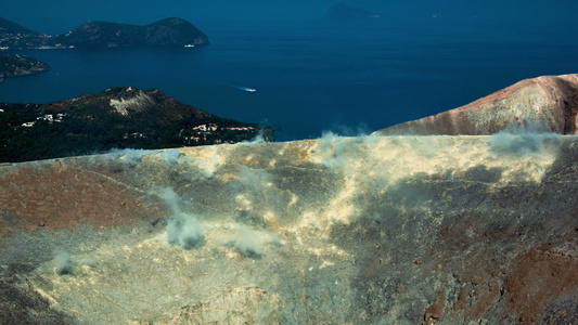 火山岛烟雾释放白蒸汽视频