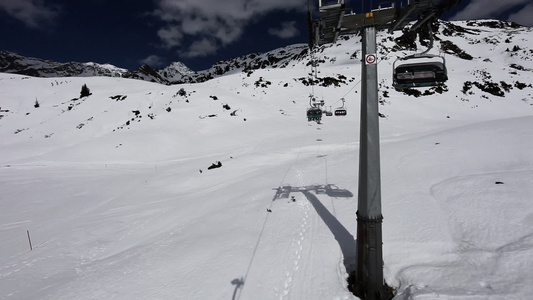 滑雪胜地的滑雪缆车视频