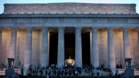 游客在林肯纪念堂的延时拍摄视频