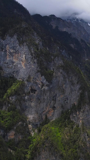 夏季怒江大峡谷高山航拍云贵高原19秒视频