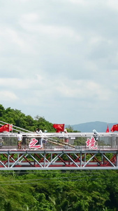 呀诺达景区的哇哎噜玻璃观景平台三亚呀诺达雨林文化旅游区视频