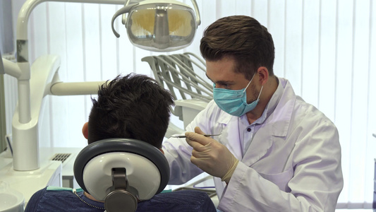 检查办公室牙医客户牙牙的牙科医生视频