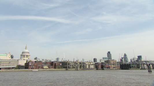 泰晤士河和都市风景视频