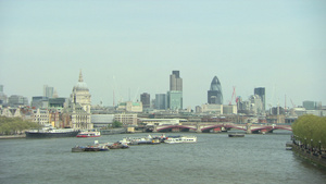 伦敦泰晤士河上的黑衣修士桥10秒视频