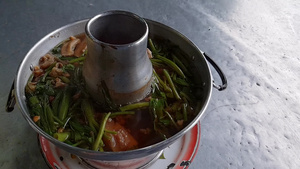 鲜牛肉清菜汤炖的慢动作18秒视频