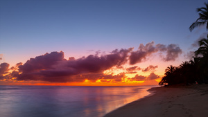 美丽的日出时的海滩14秒视频