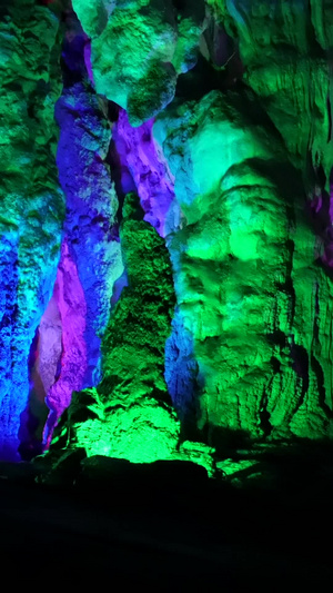 广东清远连州地下河溶洞洞内移动实拍彩色溶洞52秒视频
