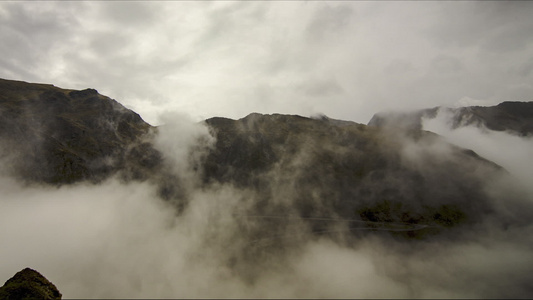 云中的山峰视频