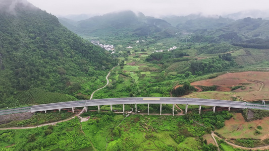 航拍广西美丽的高速公路视频