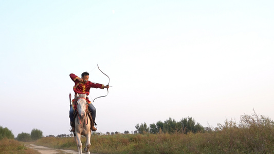 骑马射箭[乘马]视频