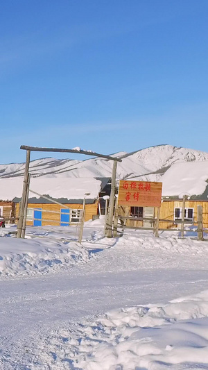 冬季大雪下的新疆禾木村庄长镜头蘑菇雪房子56秒视频