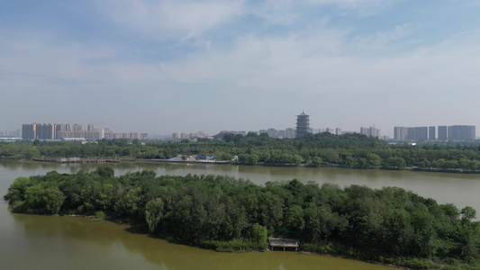 西安浐灞广运潭灞河生态区地铁航拍视频