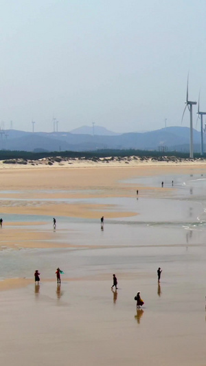 航拍海滩海滨海浪风车视频海岛度假55秒视频