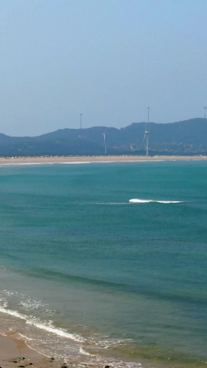 航拍海滩海滨海浪风车视频平潭岛55秒视频