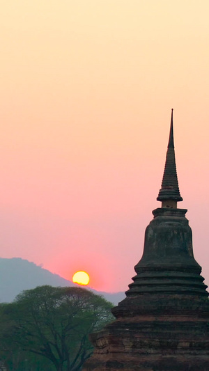 泰国佛像下的日落太阳落上延时艺术渲染20秒视频