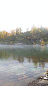 秋季川西高原高海拔湖泊葫芦海晨雾延时视频大自然视频