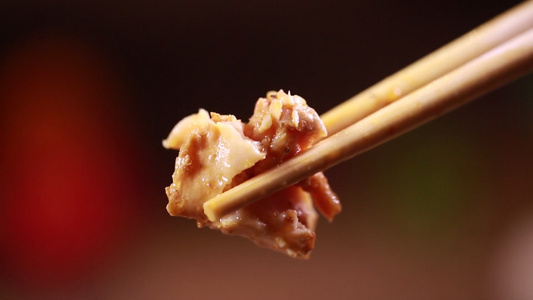 吃鱼一筷子鱼肉视频