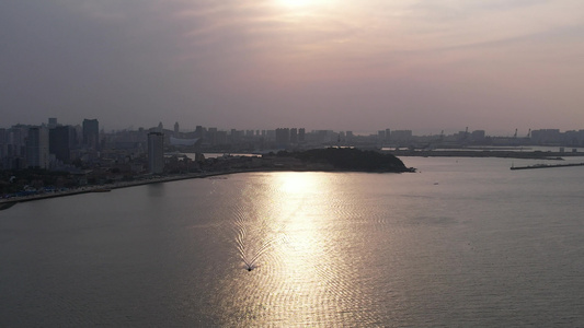 山东烟台海上日落晚霞夕阳航拍视频