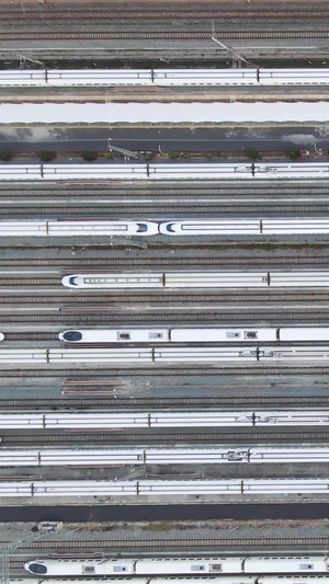 航拍城市交通高铁车站等候出发的轨道列车素材风光城市40秒视频