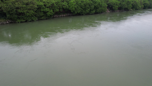 流淌的河水航拍视频