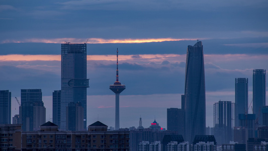 城市乌云傍晚落日雨后晚霞电视塔沈阳视频