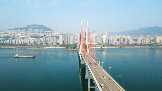 4K航拍城市长江大桥上车流往来行驶视频
