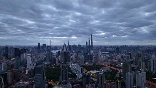 上海陆家嘴阴天通透城市天际线航拍视频