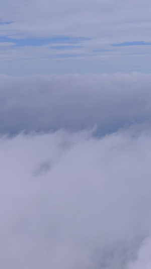 蓝天下的云海航拍天空空镜9秒视频