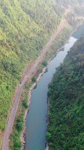 航拍山谷河流道路视频