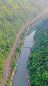 航拍山谷河流道路视频