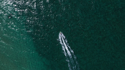 涠洲岛海上摩托艇4k航拍视频视频