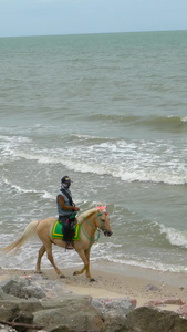 夏日海滨骑马少年实拍合集旅游项目视频