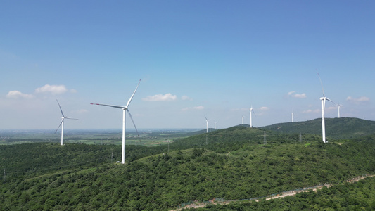 航拍风力发电绿色能源风车视频
