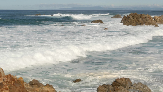 美国北加利福尼亚州蒙特雷海浪和岩石视频