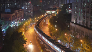 4k穿梭城市夜晚的轻轨都市车流69秒视频