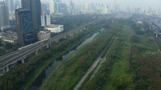 4K无人机航拍曼谷城轨动车城市建筑视频