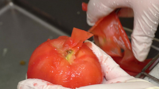 食材处理西红柿去皮切块视频