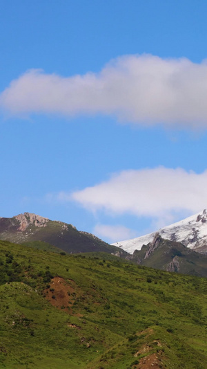 高原山脉雪峰延时视频自然风光16秒视频
