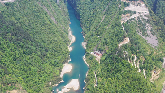 航拍峡谷河流河滩风光视频