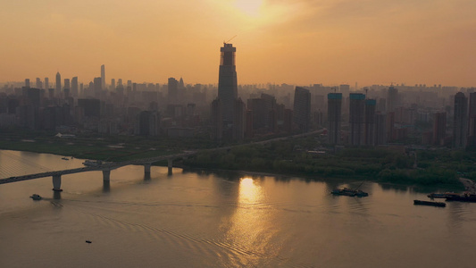 航拍日落时分武汉长江二桥和长江对岸风光视频
