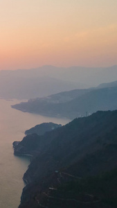 航拍延时轮船驶入夔门长江三峡夕阳落日高速摄影视频