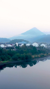 航拍晨雾中的安徽4A景区桃花潭名胜风景区视频安徽旅游视频