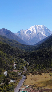 航拍高原雪山亚拉雪山风光视频高海拔视频