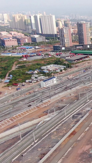 航拍大型火车枢纽站施工现场火车站23秒视频