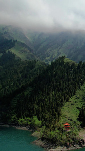 航拍5A景点新疆天山天池景区大天池与延绵山脉视频昌吉回族自治州视频