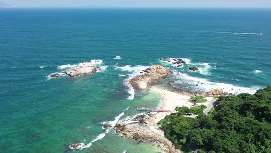 航拍中国海南三亚蜈支洲岛旅游区海岛美景视频