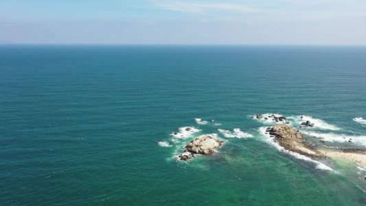 航拍中国海南三亚蜈支洲岛旅游区海岛美景视频